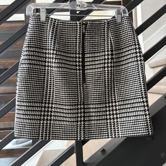 H & M Skirt - Picture 4 of 10